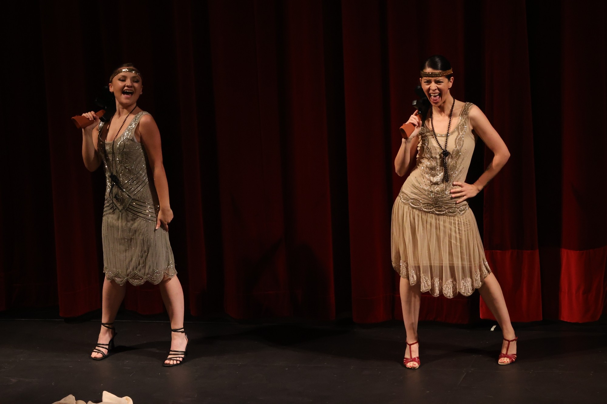 Les années folles, Roxie (Carla) & Velma (Cindy)